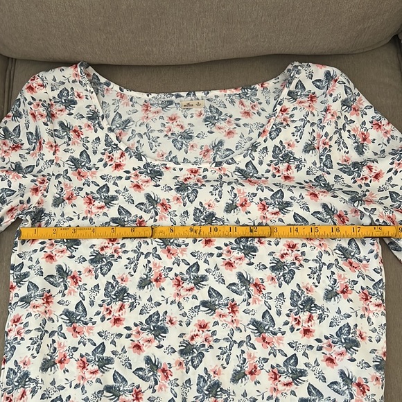 Hollister Cropped Floral Embroidered Sleeve Top - Picture 7 of 12